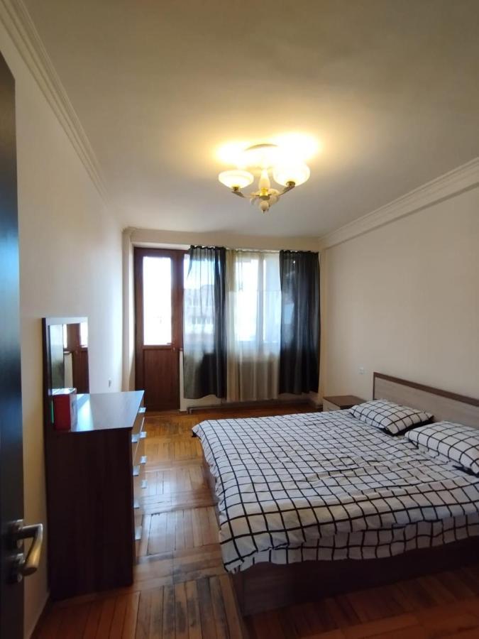 Large Apt Near Republic Square Apartamento Ereván Exterior foto
